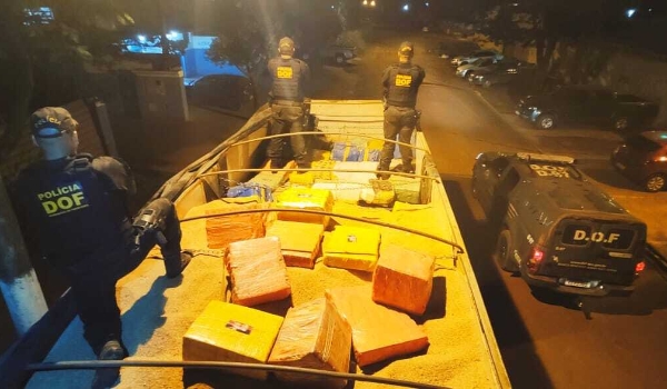 Polícia apreende caminhão com 7 toneladas de maconha na linha internacional