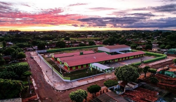 Governador entrega reforma de escola cívico-militar e participa da festa da Linguiça em Maracaju