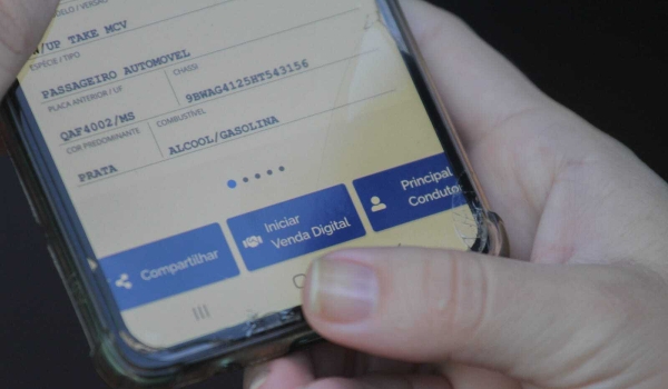 Sem ida ao cartório: veja como fazer e quanto custa a venda digital de veículo