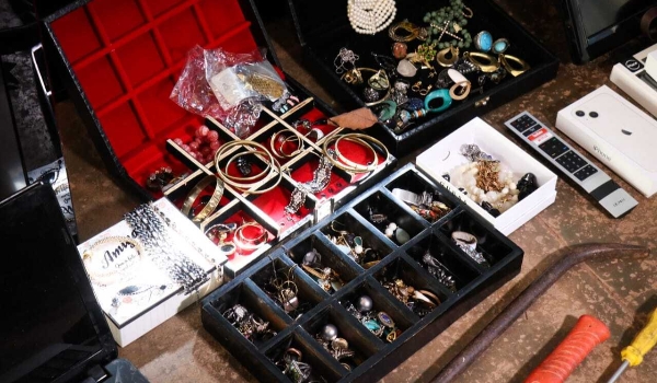 Falso pedreiro, homem monitorava casas em condomínios de luxo antes de furtos