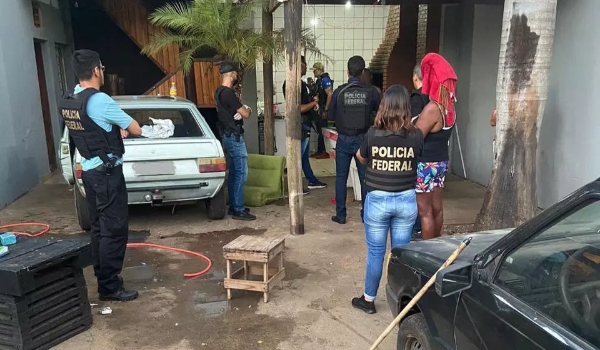 Após apreender 720 kg de maconha, investigação leva PF à casa de suspeito