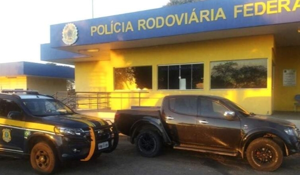 Casal é preso ao tentar atravessar caminhonete alugada em SP para a Bolívia