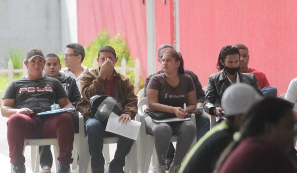 Desempregados recorrem à contratação imediata para garantir trabalho