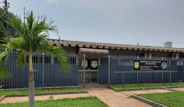 Corpo de homem é encontrado esfaqueado caído em rua