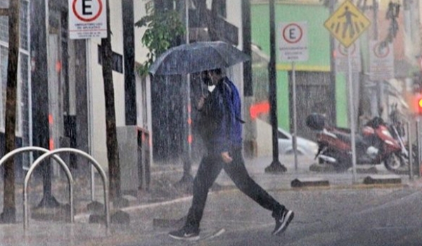 Sábado tem previsão de chuvas e tempestades de raios nas regiões sudoeste e leste do Estado