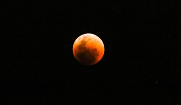 Lua de Sangue “triplamente especial” é registrada em MS e vira até poesia