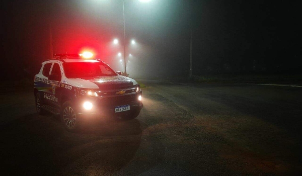 Motorista de app é sequestrado e abandonado em estrada após ter carro roubado