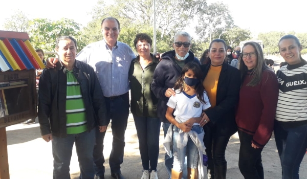 Autoridades de Caracol homenageiam professor Cláudio Palermo que se aposentou da educação