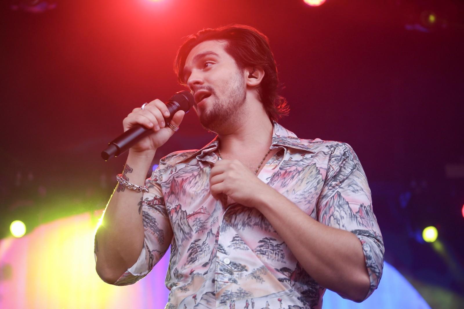 Luan Santana fará live 'com as antigas' hoje