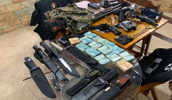 Força-tarefa prende 6 em operação contra agentes de segurança aliados da maior milícia do RJ; delegada é investigada