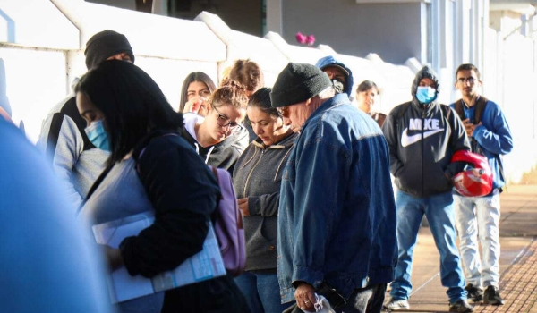 Feirão tem 852 vagas imediatas e candidato já sai com exame admissional pronto