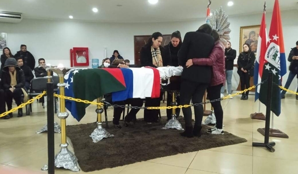 Irmão de prefeito assassinado, governador duvida da polícia paraguaia