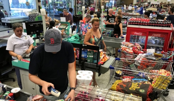 Por que as lojas sempre colocam doces e refrigerantes perto do caixa