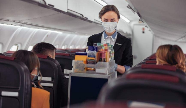 Entenda a volta do serviço de bordo nos voos nacionais