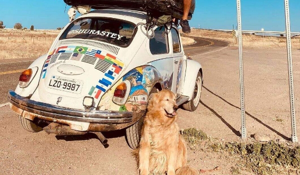 Influencer e cão vítimas de acidente nos Estados Unidos recebem homenagem