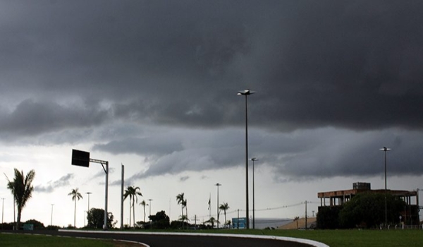 Nesta segunda, frente fria traz previsão de chuvas moderadas na região centro-sul de MS