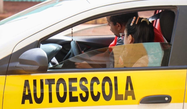 Custo para tirar CNH sobe 15% com alta da gasolina e chega a R$ 3,5 mil
