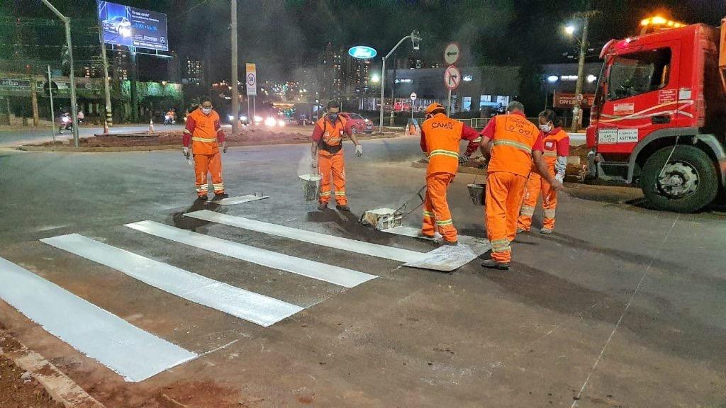 Agetran começa sinalização horizontal nas rotatórias da Joaquim Murtinho