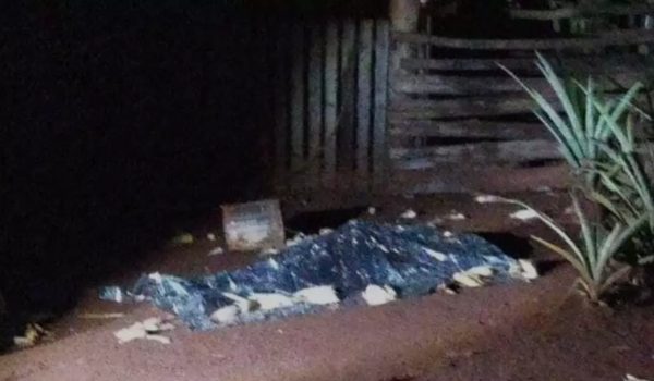 Homem mata vizinha com pelo menos oito facadas no peito