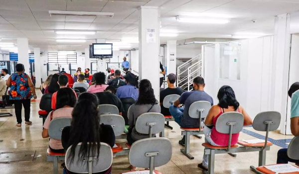 De barman a soldador, semana termina com 1.666 vagas de emprego disponíveis