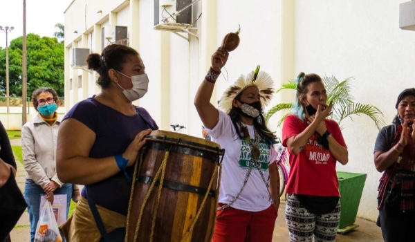 A uma hora de vencer prazo judicial, estudantes desocupam reitoria da UFGD