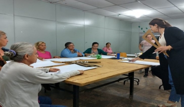 Mulheres assistidas pelo Rede Solidária buscam capacitação para gerar renda e se especializar na profissão