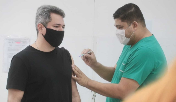 Liberação da 4ª dose levou ansiosos e conscientes para unidade de saúde