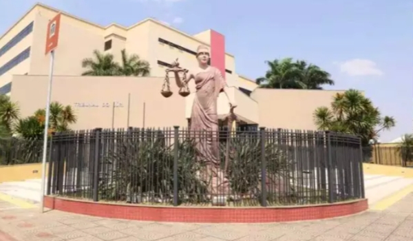 Júri absolve homem que tentou matar vizinho há 22 anos a tiros