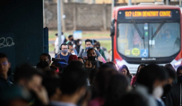 Ônibus voltam a circular e usuários reclamam do possível aumento na passagem