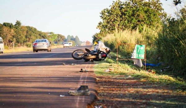 Casal é socorrido em estado gravíssimo após tentativa de conversão em rodovia