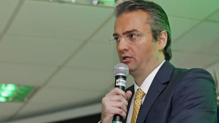 Bolsonaro nomeia secretário da Abin para a direção da PF