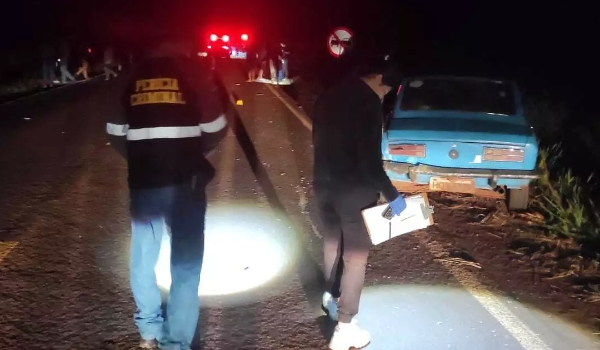 Homem morre atropelado enquanto empurrava carro estragado em rodovia