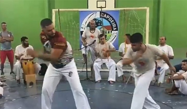 Desde 2017, estudantes da EE 11 de Outubro realizam aulas de capoeira