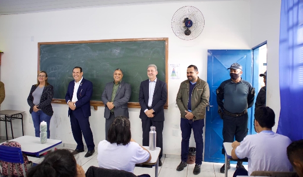Diretoria de Políticas para Escolas Cívico-Militares visita EMCIM Cláudio de Oliveira