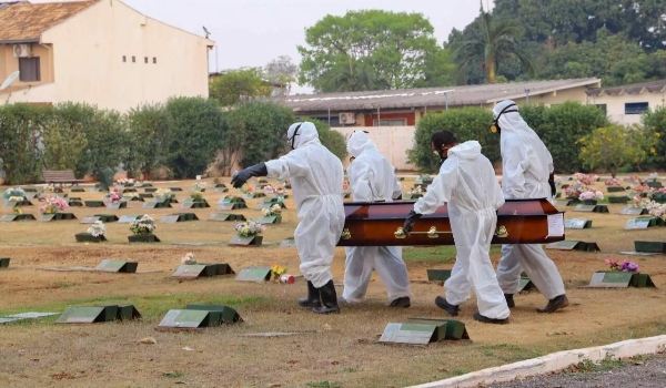 Brasil registra 18,5 mil novos casos e 53 mortes por covid-19