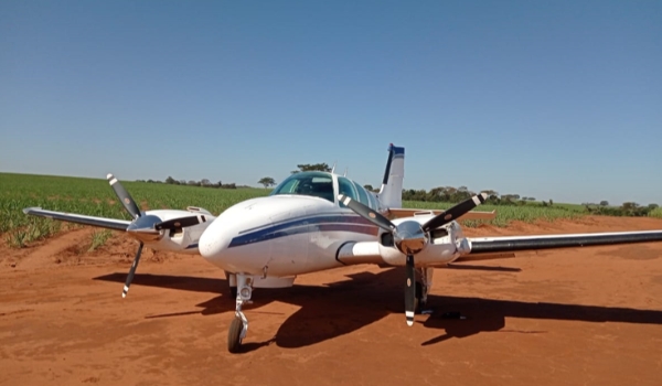 Avião interceptado por caça da FAB transportava 500 kg de pasta base de cocaína