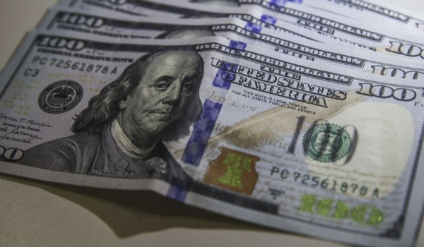 Dólar deve continuar no patamar acima dos R$ 5 até as eleições, diz professor