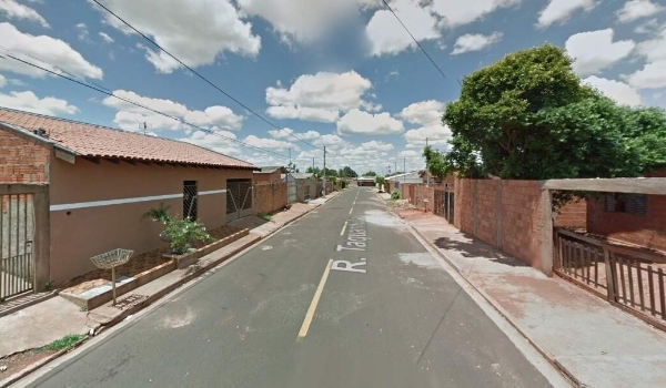 Homem é baleado 3 vezes ao atender desconhecido em portão de casa