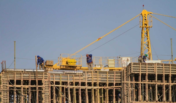 Com 30% de trabalhadores informais, construção importa cada vez mais do Nordeste