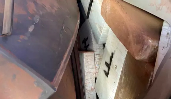 PF intercepta carro com R$ 4 milhões em cocaína escondida em porta e bancos