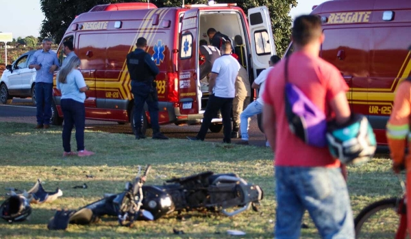 Casal é resgatado em estado gravíssimo após colisão de moto com caminhonete