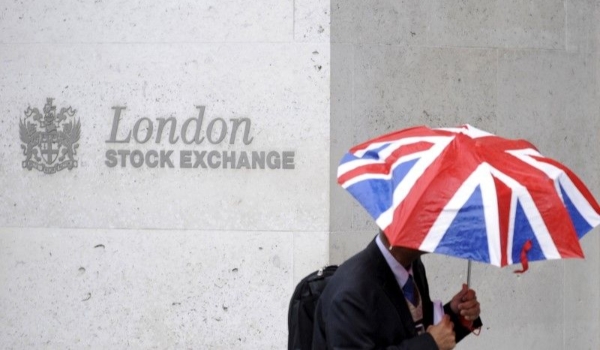 Ações no Reino Unido registram alta após renúncia de Boris Johnson