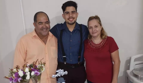 Família procura testemunhas de acidente que deixou casal em estado grave