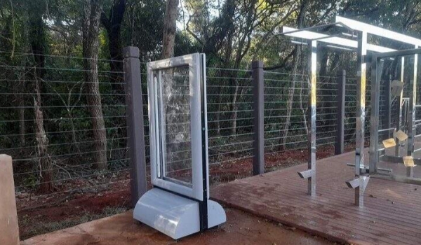 Com alerta de baixa umidade, parque ganha aparelho com vapor de água