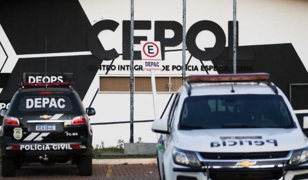 Cão farejador encontra 239 quilos de cocaína em rodas de caminhão