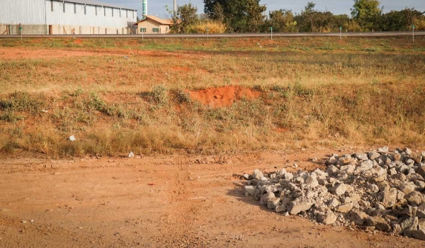 Com ajuda de morador, polícia caça assaltantes de posto em matagal