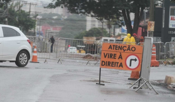 Semana começa com interdições em 3 trechos da região central