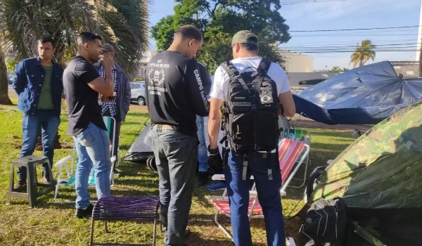 Após enfrentar frio de 15° C, guardas prometem manter acampamento na Prefeitura