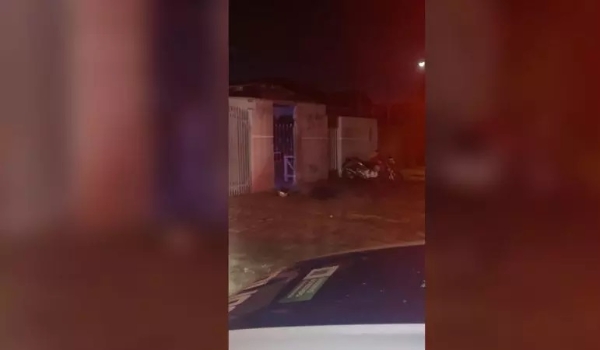 Homem é assassinado a facadas após discussão e corpo achado em frente a 'biqueira'