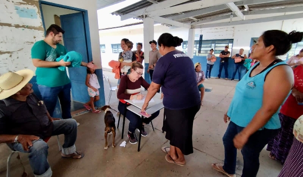 CRAS realiza entrega de cobertores nas aldeias indígenas de Porto Murtinho